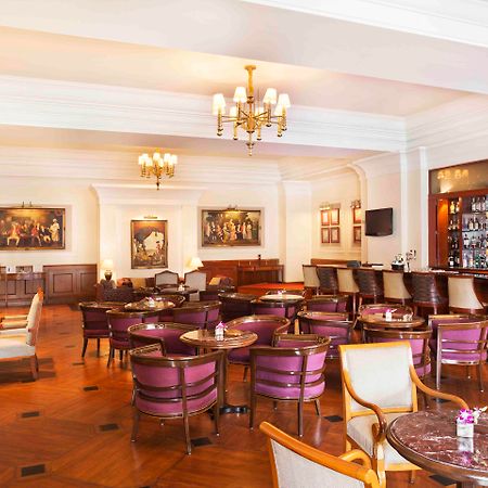Eros Hotel New Delhi, Nehru Place Luaran gambar The bar at the Imperial Hotel